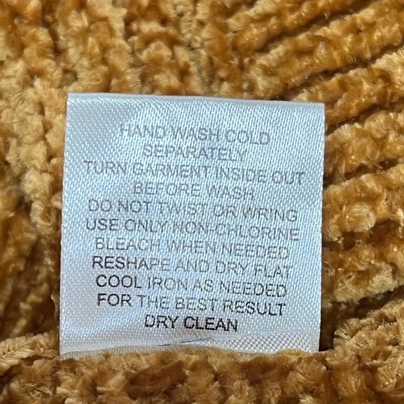 Pink Rose Sweater Gold Size L - Picture 10 of 10